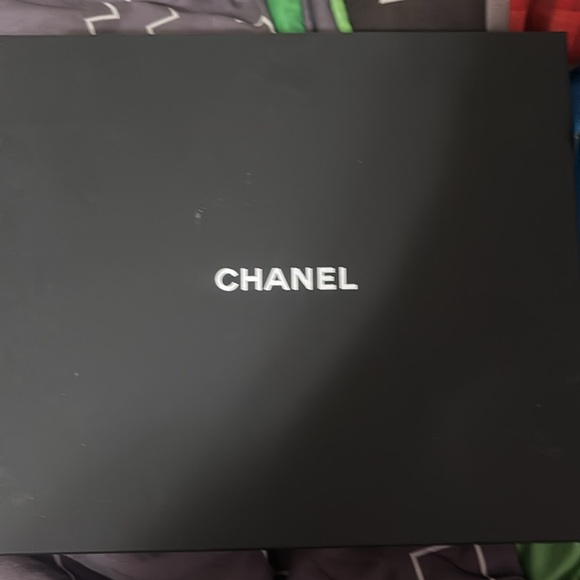 5️⃣0️⃣0️⃣ brand new Authentic Chanel silk and cashmere wrap - Picture 7 of 7